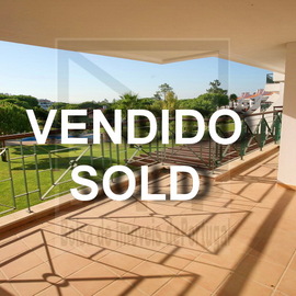 213.000 euros. Bank repossessed apartment in Vila Sol resort near to Vilamoura